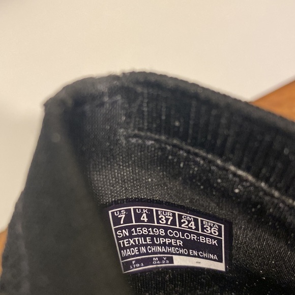 Cleo’s by Skechers size 7 slip ons - Picture 6 of 9